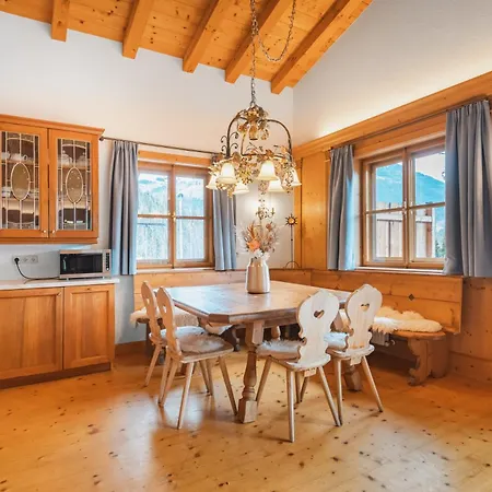 Ninni シャレー キッツビュール